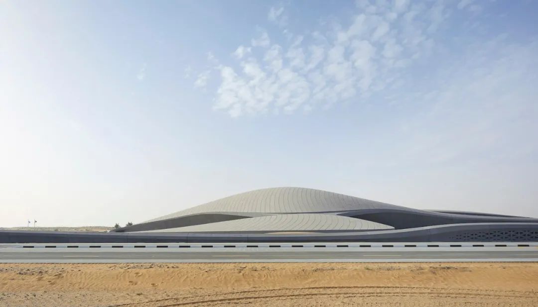 扎哈·哈迪德又一重要遗作建成！BEEAH 总部在阿联酋沙迦开业(图2)