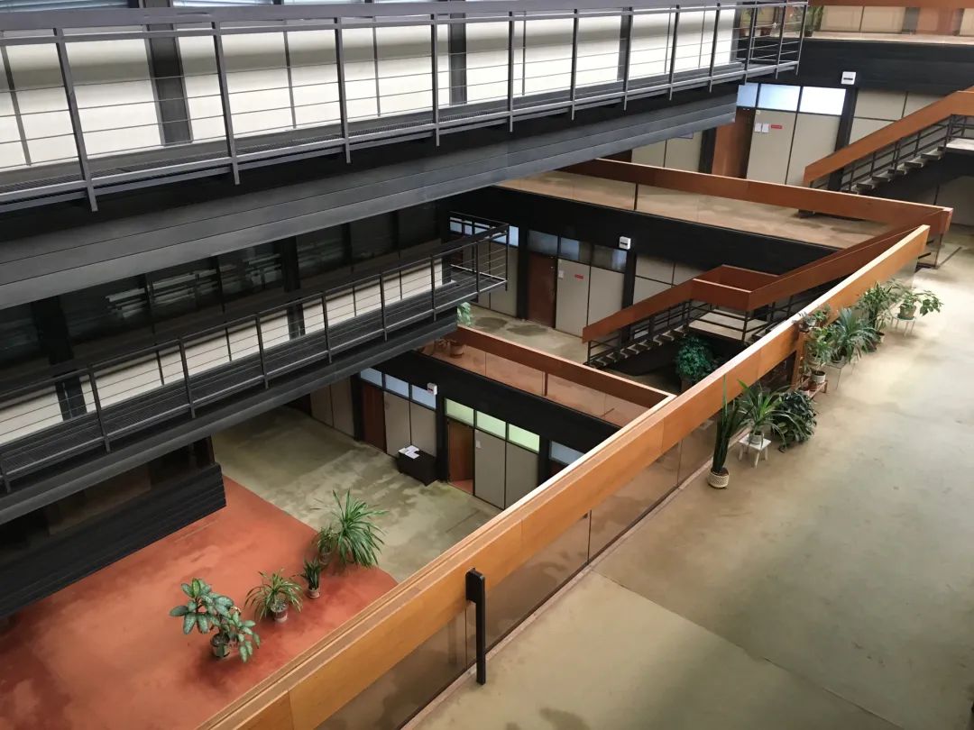 斯洛伐克广播大楼：被评为世界最丑建筑的它其实并不丑(图18)