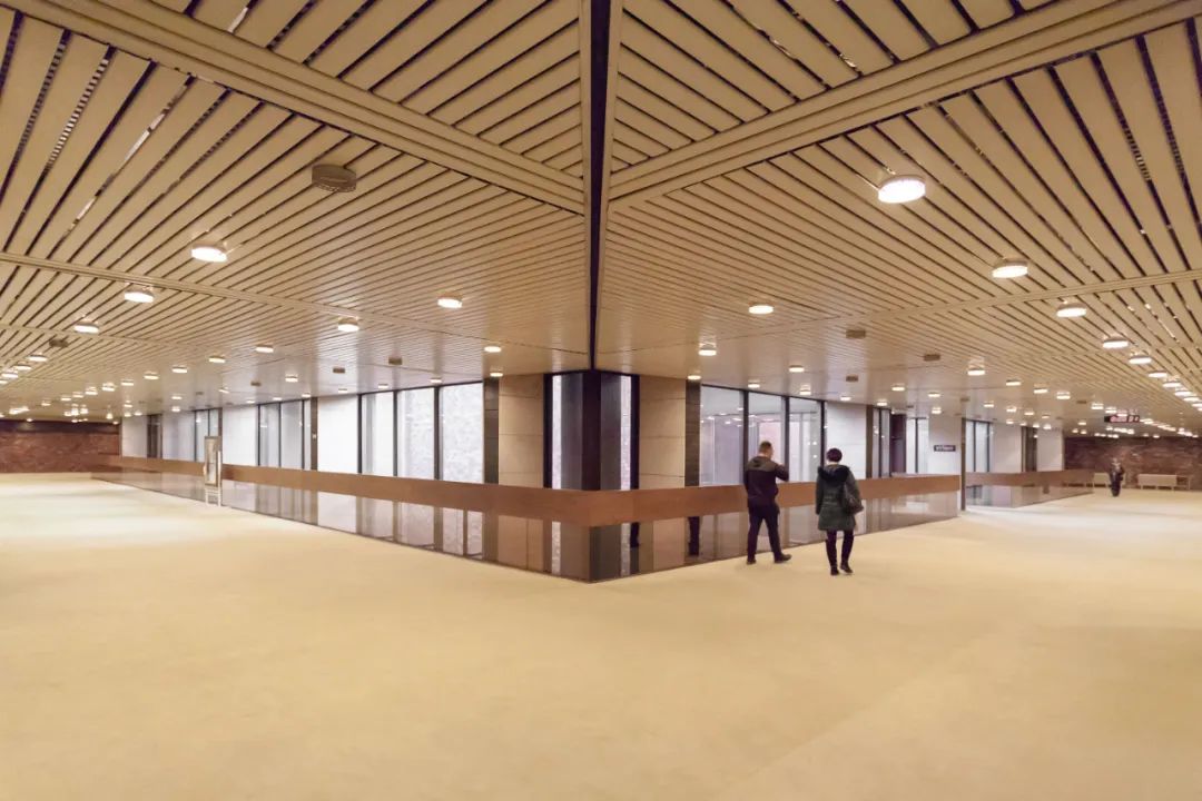 斯洛伐克广播大楼：被评为世界最丑建筑的它其实并不丑(图20)