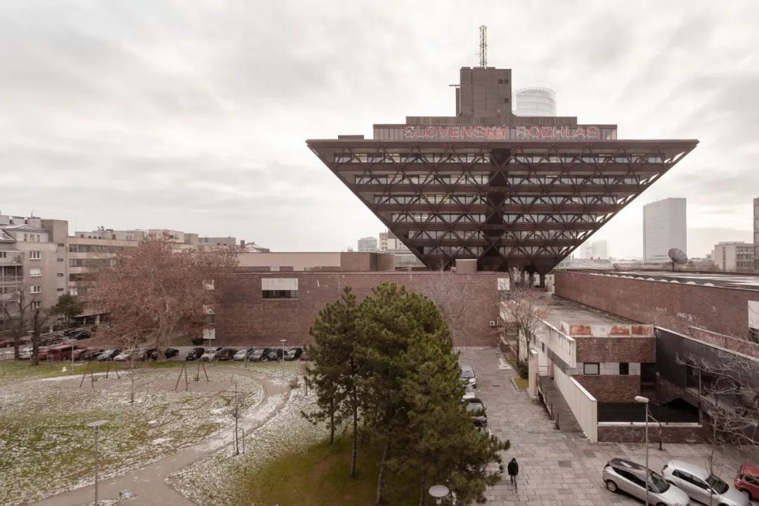 斯洛伐克广播大楼：被评为世界最丑建筑的它其实并不丑(图3)