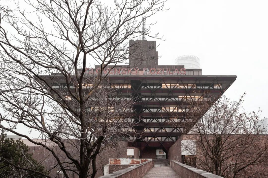 斯洛伐克广播大楼：被评为世界最丑建筑的它其实并不丑(图8)