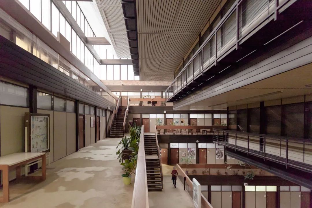 斯洛伐克广播大楼：被评为世界最丑建筑的它其实并不丑(图12)