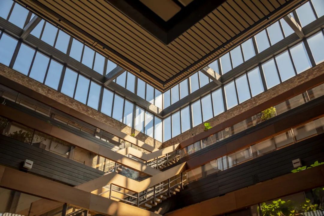 斯洛伐克广播大楼：被评为世界最丑建筑的它其实并不丑(图13)