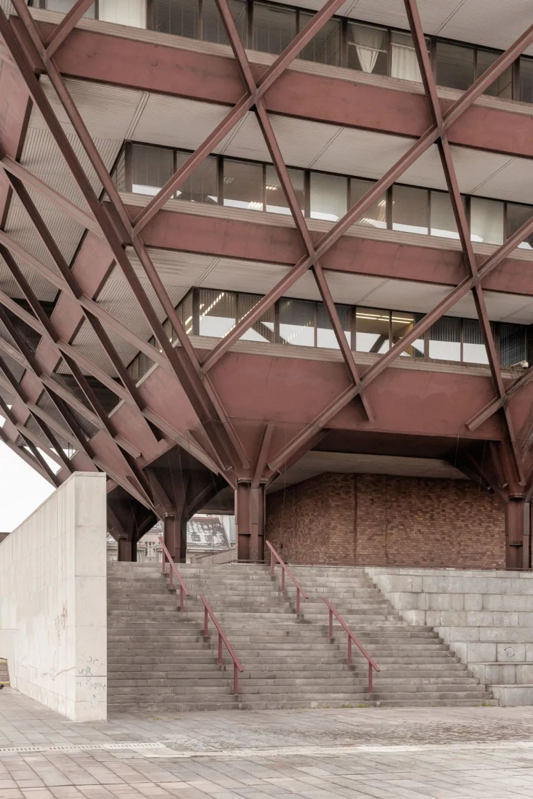 斯洛伐克广播大楼：被评为世界最丑建筑的它其实并不丑(图7)