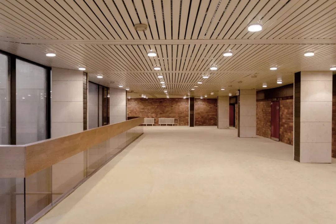 斯洛伐克广播大楼：被评为世界最丑建筑的它其实并不丑(图17)