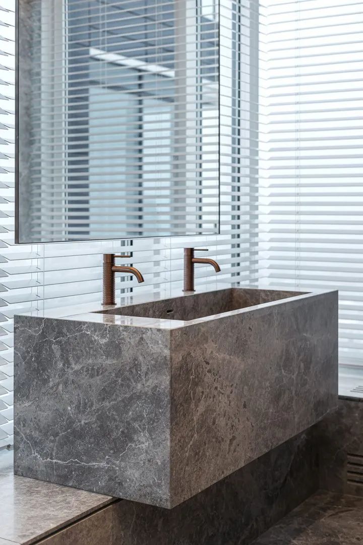 160m²高级灰公寓，极致的现代感(图38)