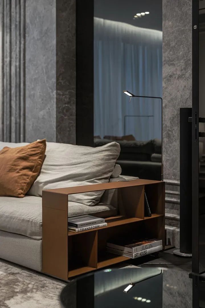 160m²高级灰公寓，极致的现代感(图36)