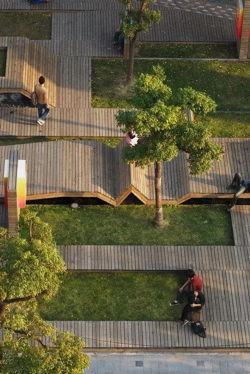 把公共座椅设计成这样，你咋不上天？(图9)