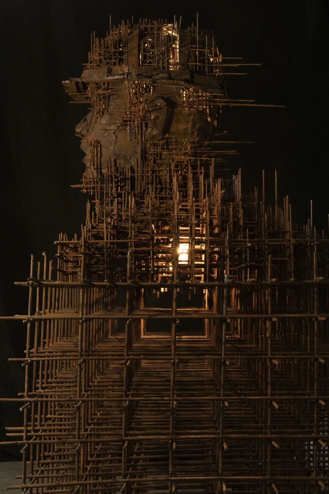 广美最硬核的毕设！用1400斤钢筋铸雕塑致敬建筑工人父亲……(图7)