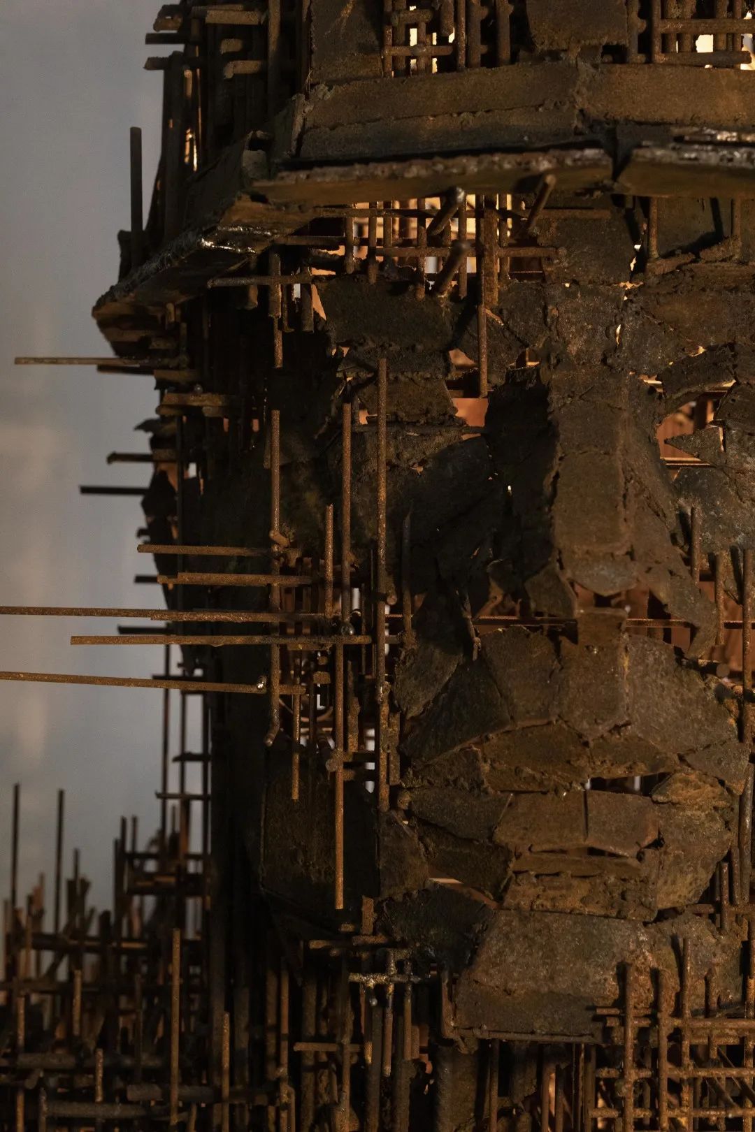 广美最硬核的毕设！用1400斤钢筋铸雕塑致敬建筑工人父亲……(图6)