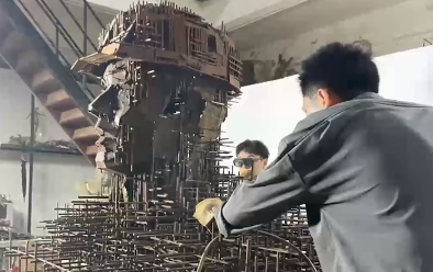 广美最硬核的毕设！用1400斤钢筋铸雕塑致敬建筑工人父亲……(图10)