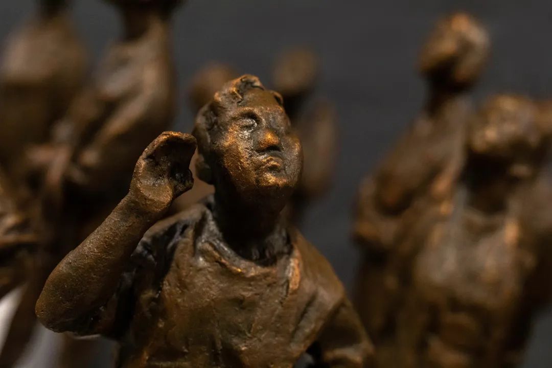 广美最硬核的毕设！用1400斤钢筋铸雕塑致敬建筑工人父亲……(图35)