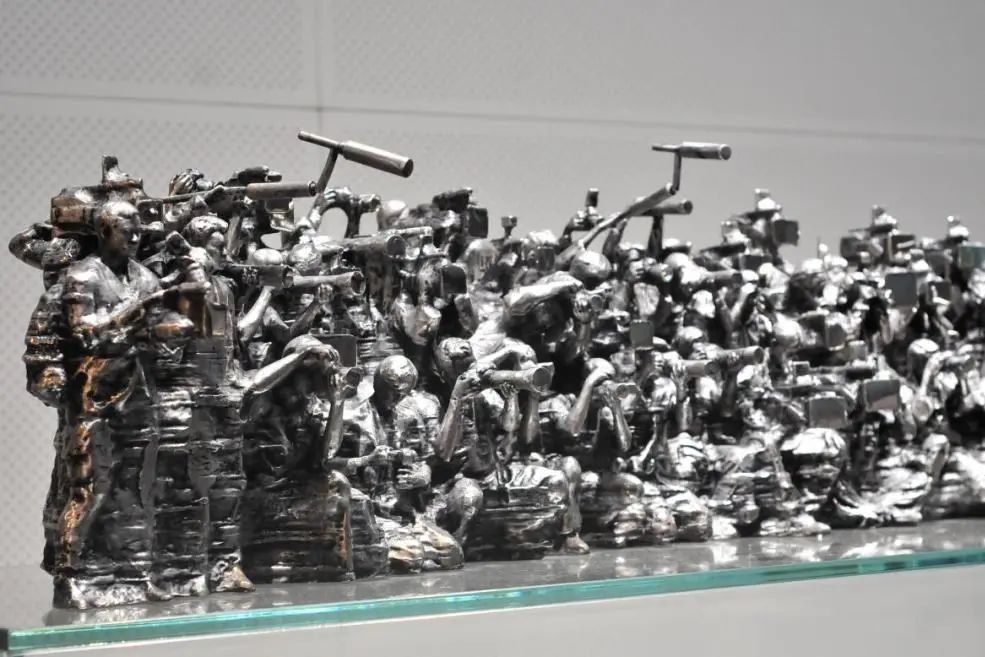 广美最硬核的毕设！用1400斤钢筋铸雕塑致敬建筑工人父亲……(图44)