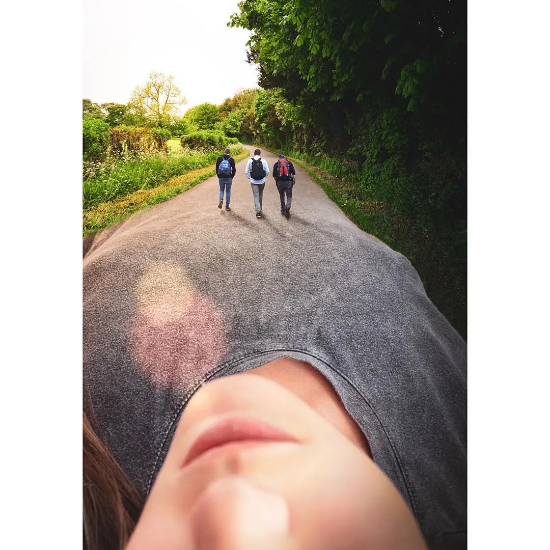 她用身体作画，10万粉丝捂脸看，这是我们能看的吗？她“好色”，但是我们好爱！(图15)