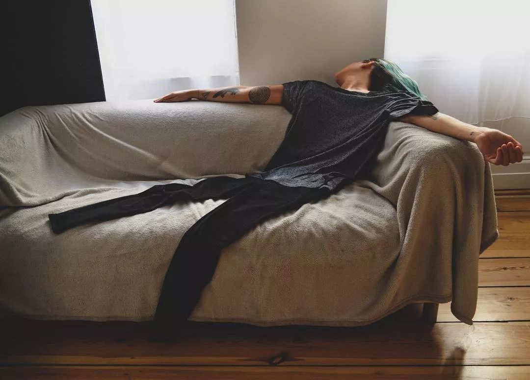 她用身体作画，10万粉丝捂脸看，这是我们能看的吗？她“好色”，但是我们好爱！(图35)