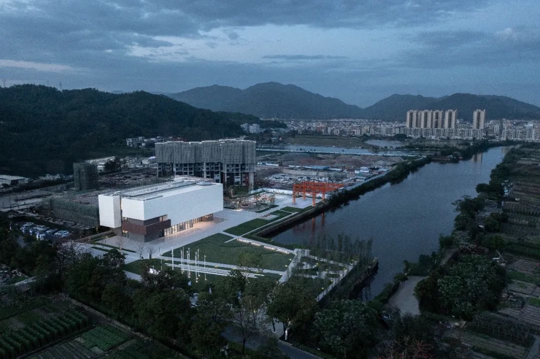 破旧厂房:“变身”极简现代的文化博物馆(图19) 破旧厂房:“变身”极简现代的文化博物馆(图19)