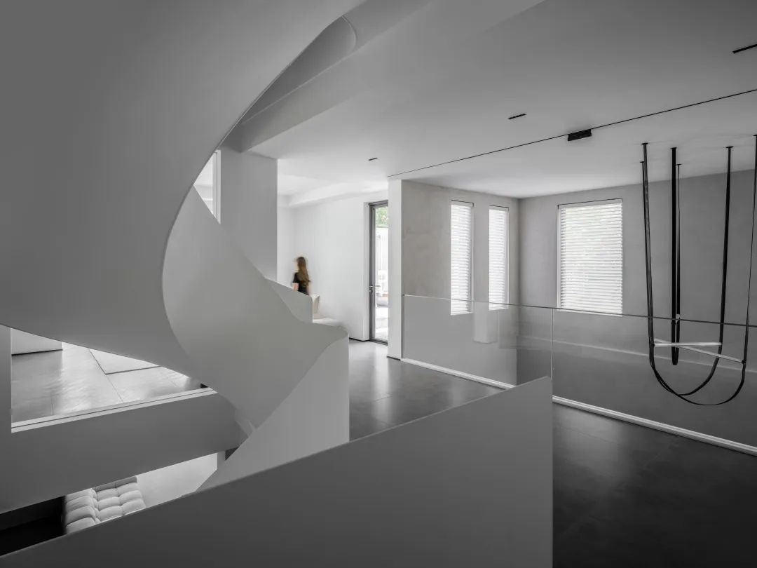 将地下庭院改造成半地下阳光房，舒适又惬意 | 仝设计(图3)