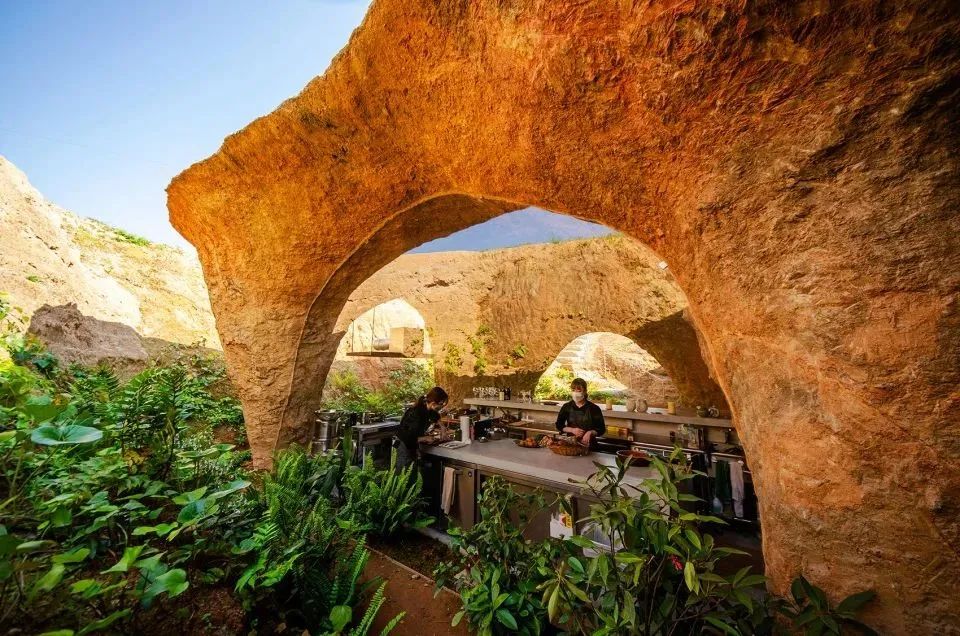 用考古的方式，挖出一座房子(图3)