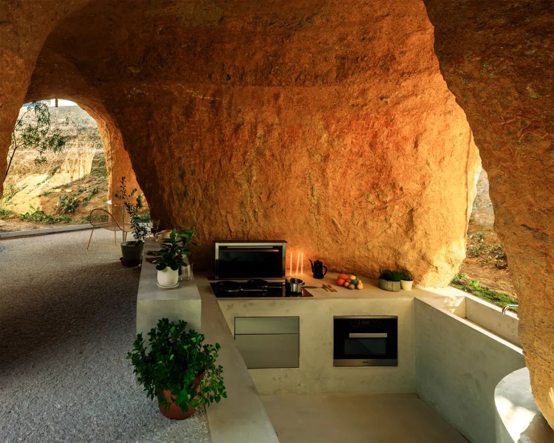 用考古的方式，挖出一座房子(图12)