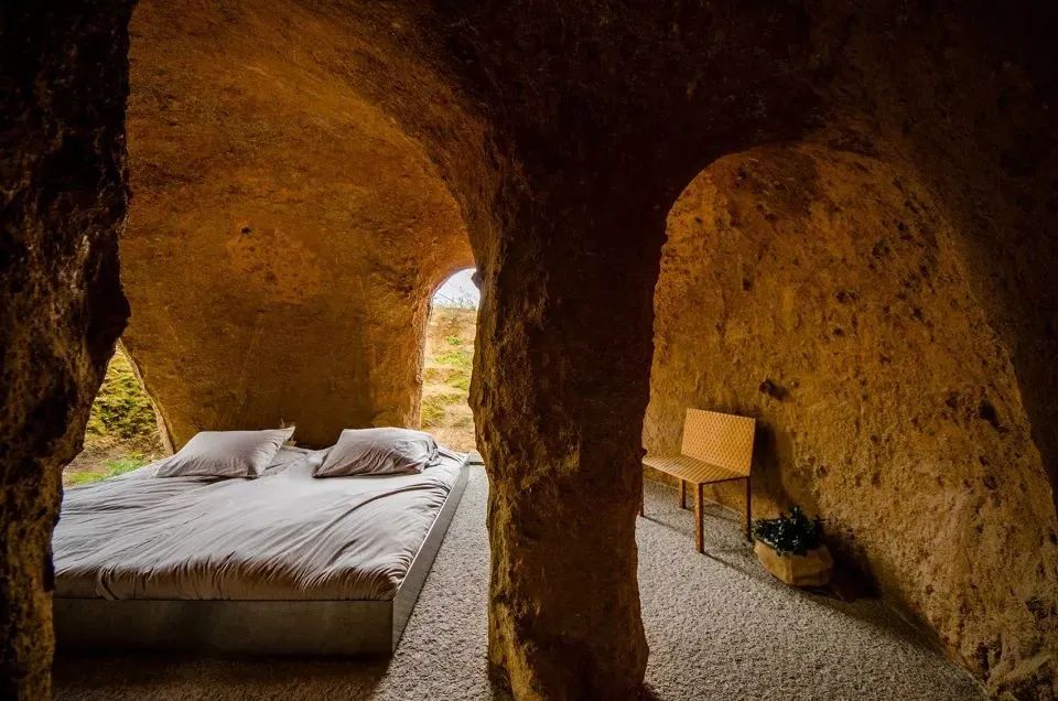 用考古的方式，挖出一座房子(图24)