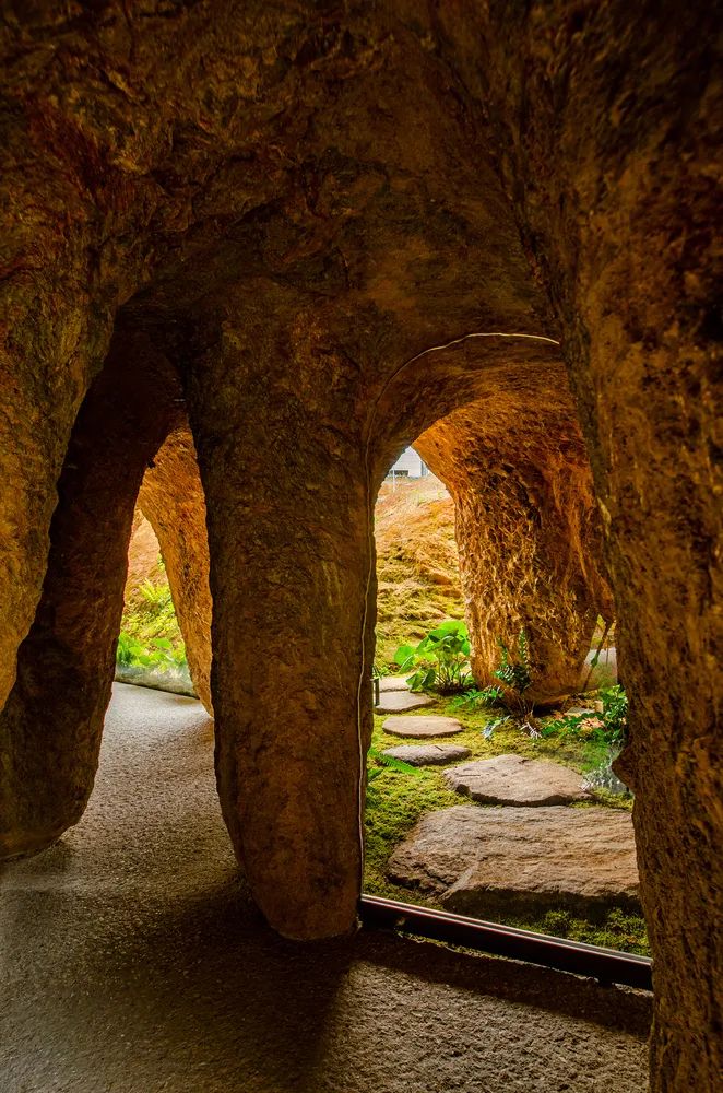 用考古的方式，挖出一座房子(图28)