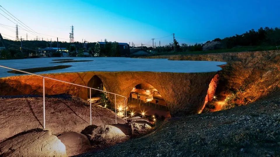 用考古的方式，挖出一座房子(图32)