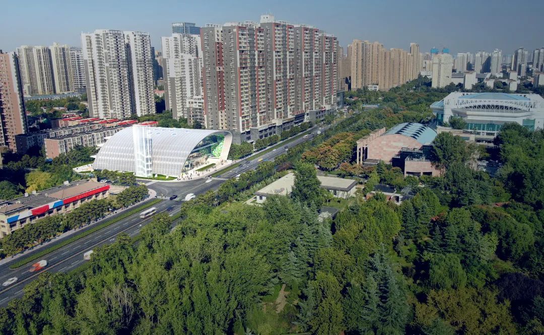 西安经开区全民健身中心方案公布，“隐退”在街道旁(图2)