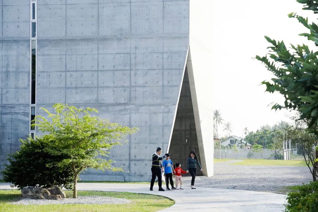 “野路子”设计师，设计的清水混凝土盒子，意外入围了建筑界大奖(图36)