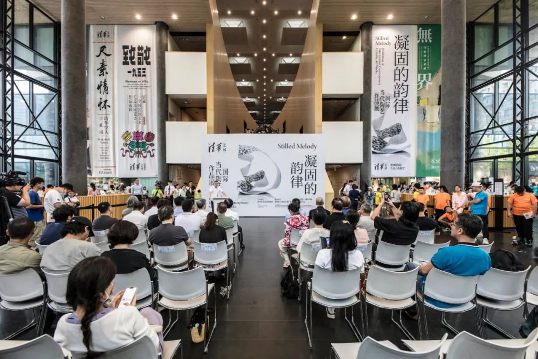 开幕 | “凝固的韵律：国际当代陶艺作品展”盛夏呈现火泥成器的无言大美(图2)