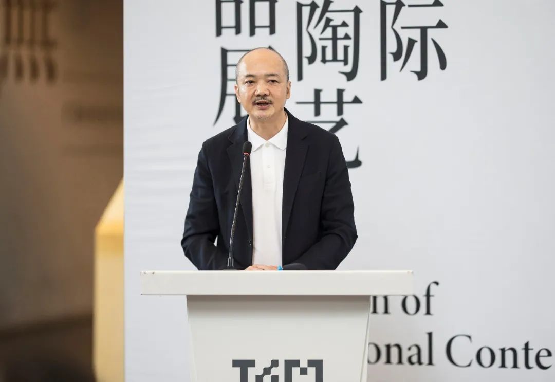 开幕 | “凝固的韵律：国际当代陶艺作品展”盛夏呈现火泥成器的无言大美(图5)