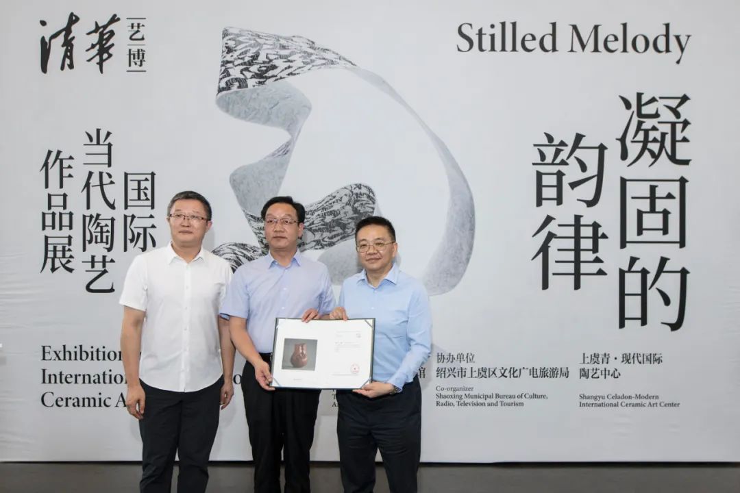 开幕 | “凝固的韵律：国际当代陶艺作品展”盛夏呈现火泥成器的无言大美(图7)