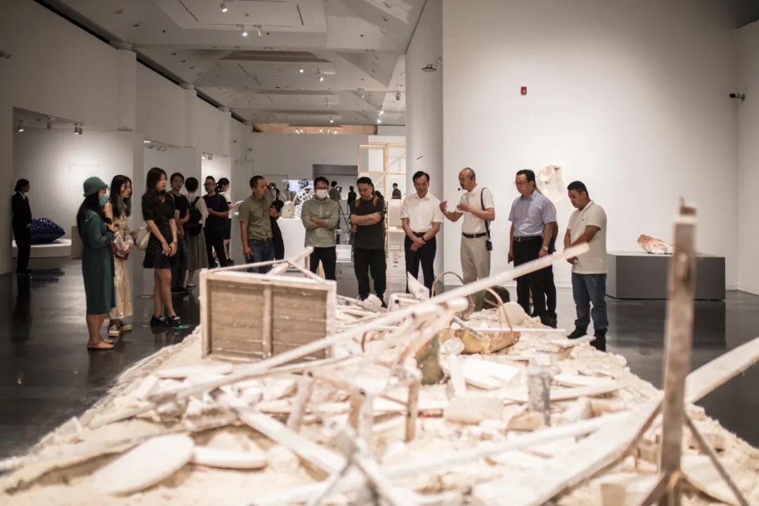开幕 | “凝固的韵律:国际当代陶艺作品展”盛夏呈现火泥成器的无言大美(图11) 开幕 | “凝固的韵律:国际当代陶艺作品展”盛夏呈现火泥成器的无言大美(图11)