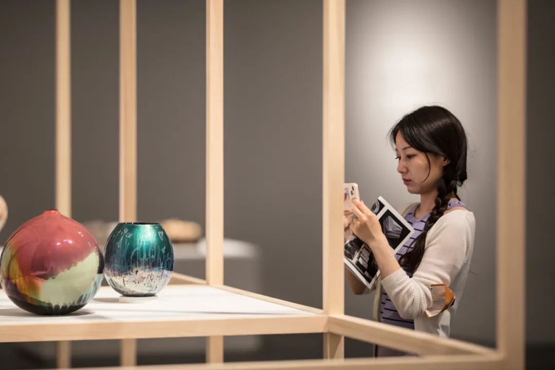 开幕 | “凝固的韵律：国际当代陶艺作品展”盛夏呈现火泥成器的无言大美(图15)