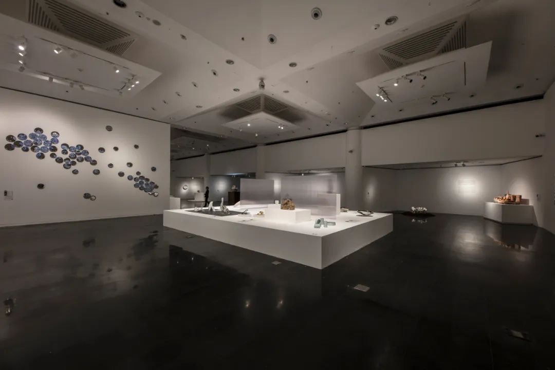 开幕 | “凝固的韵律：国际当代陶艺作品展”盛夏呈现火泥成器的无言大美(图14)