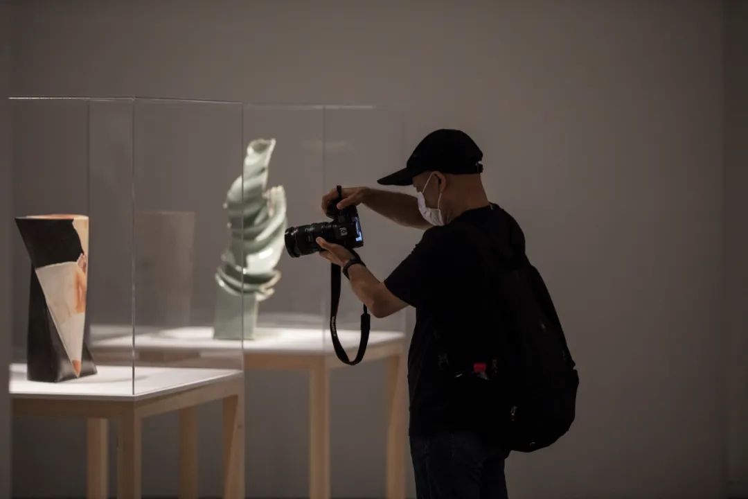 开幕 | “凝固的韵律：国际当代陶艺作品展”盛夏呈现火泥成器的无言大美(图19)