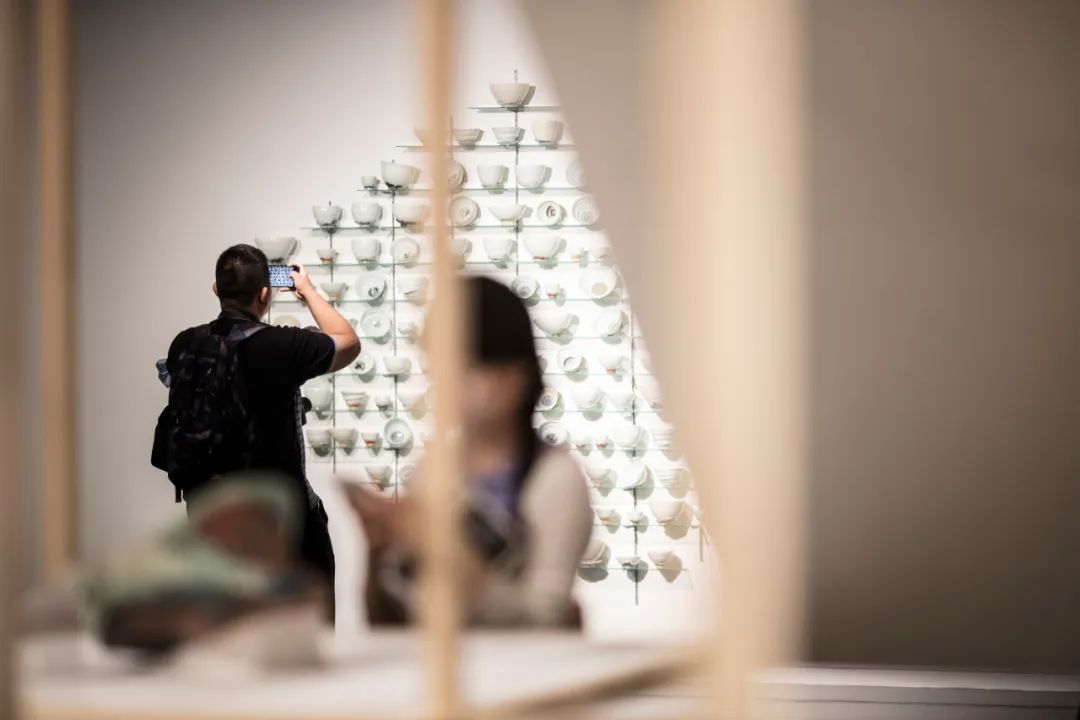开幕 | “凝固的韵律：国际当代陶艺作品展”盛夏呈现火泥成器的无言大美(图23)