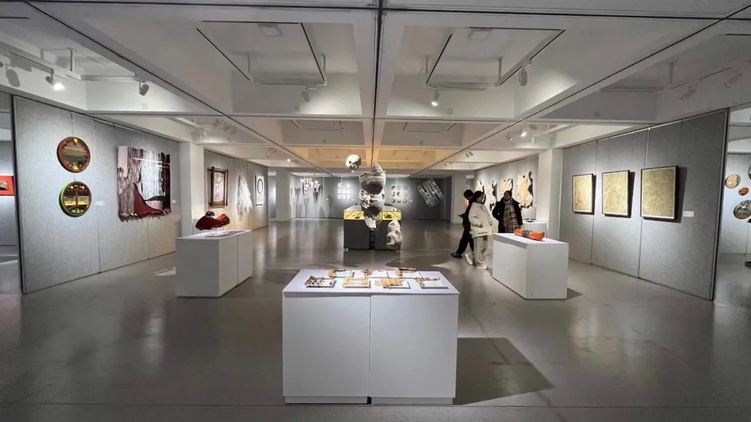 开幕丨2023 “薪技艺” 青年工艺美术展暨学术研讨会在吉林艺术学院隆重开幕(图28)